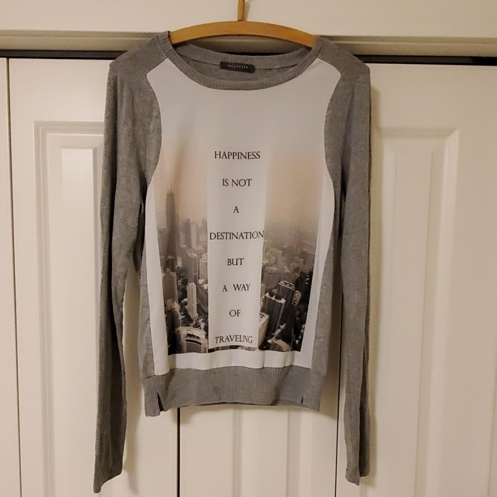 Sweatshirt